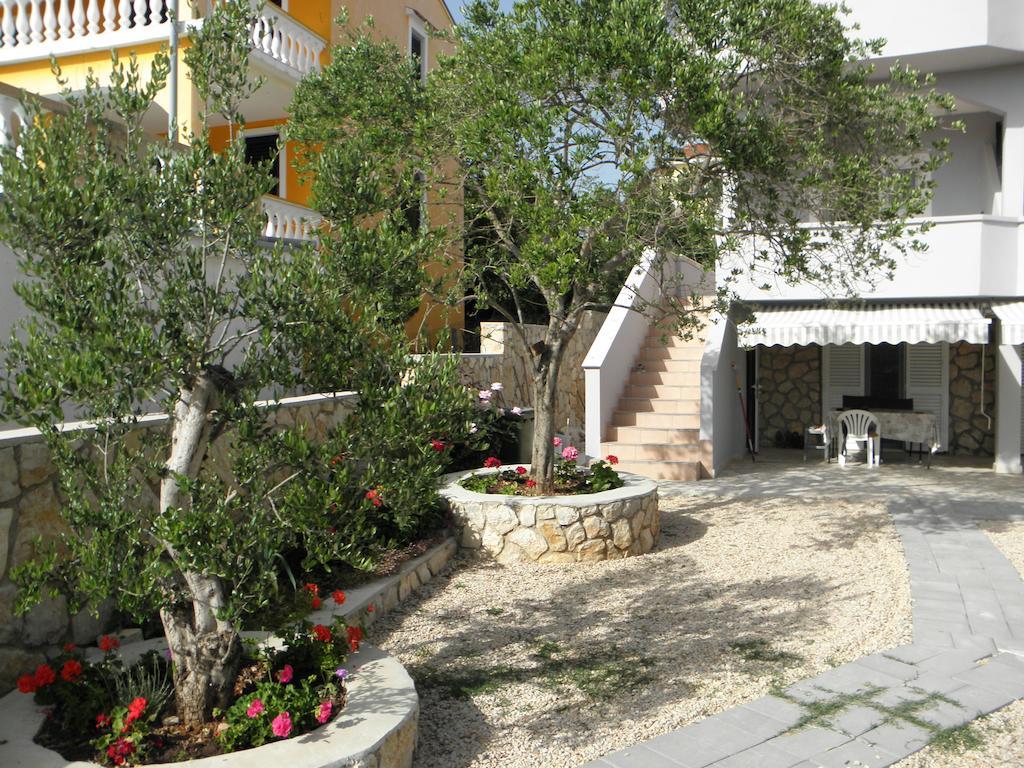Apartments Babic Novalja Exterior photo